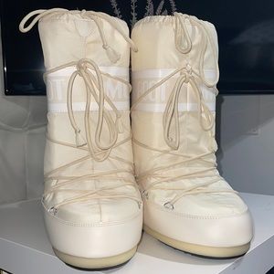 Cream Moon Boot